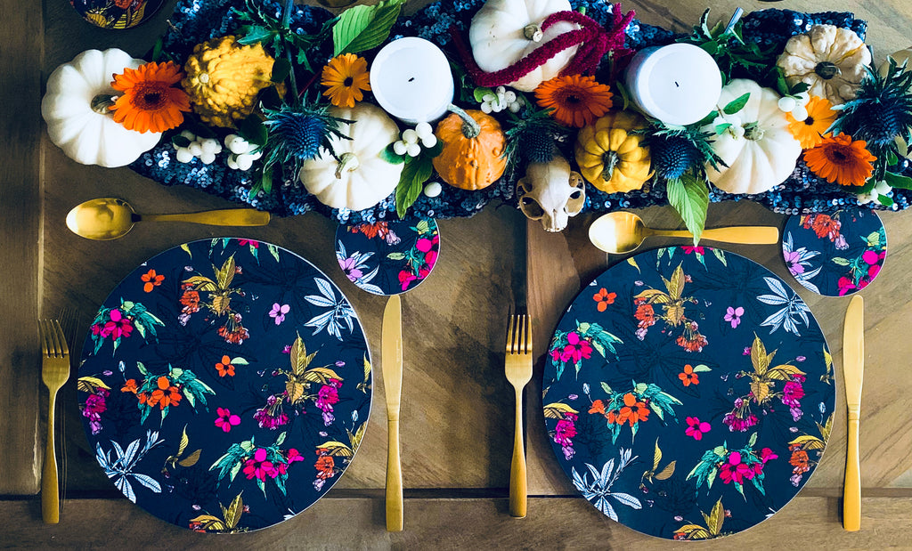How to wow your dinner guests with a fabulous (but surprisingly easy!) Halloween table setting …